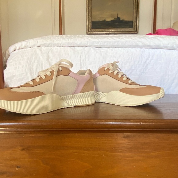 Sorel Women’s Ona Blvd Classic Waterproof Sneaker Size 40 Worn Once! - Picture 3 of 5